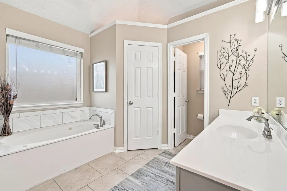 214 Barbara Way Red Oak, TX 75154