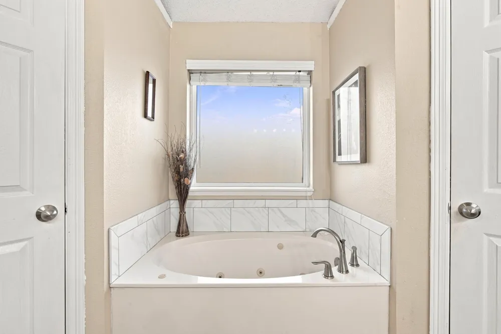214 Barbara Way Red Oak, TX 75154