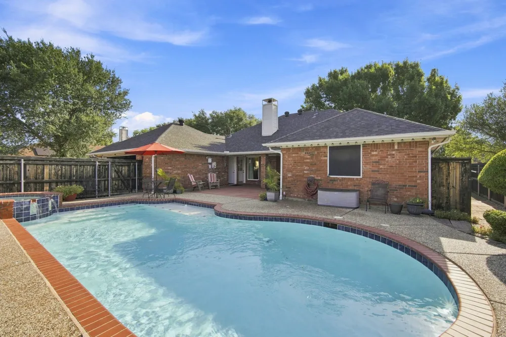 214 Barbara Way Red Oak, TX 75154