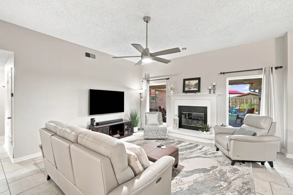 214 Barbara Way Red Oak, TX 75154