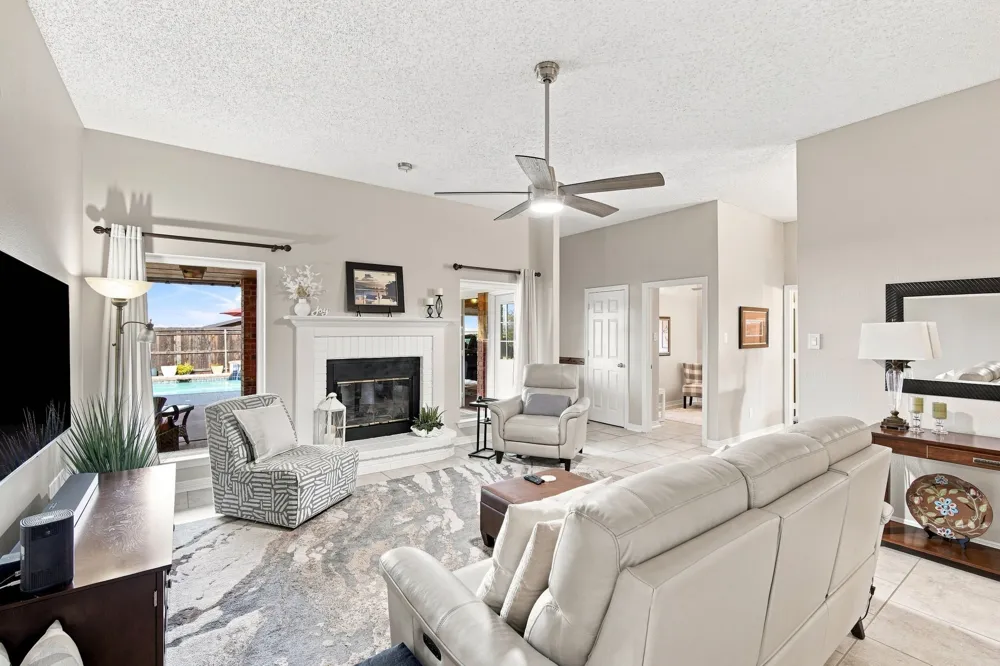 214 Barbara Way Red Oak, TX 75154