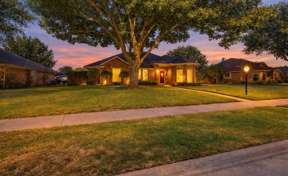 214 Barbara Way Red Oak, TX 75154