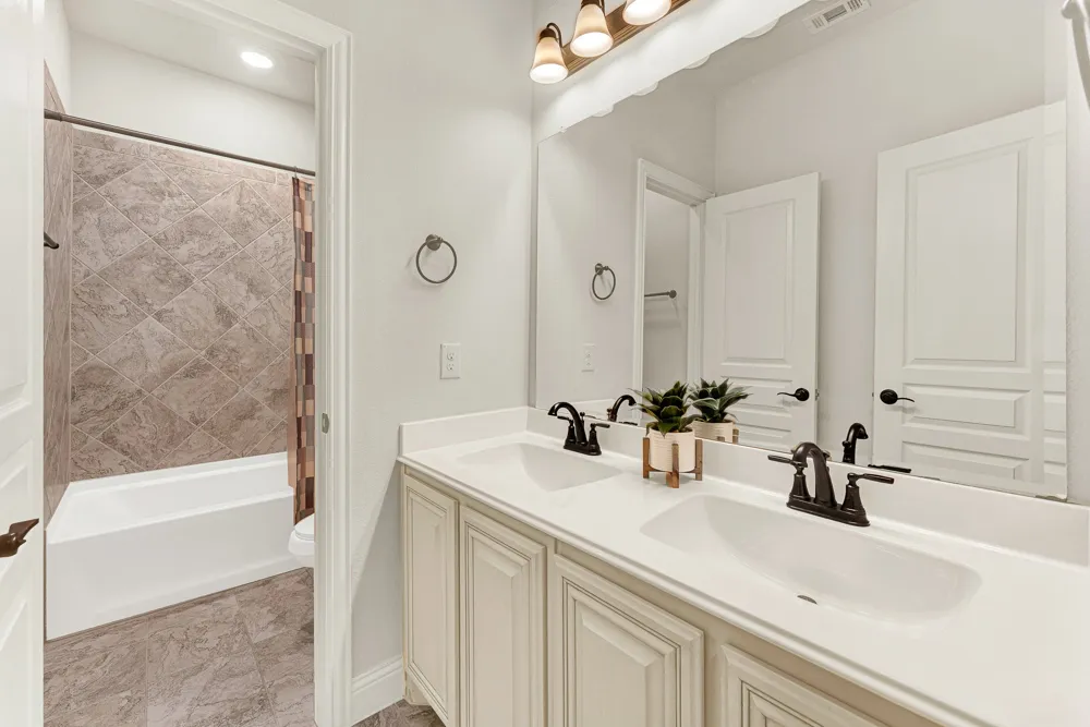 6300 Sudbury Lane Mesquite, TX 75181