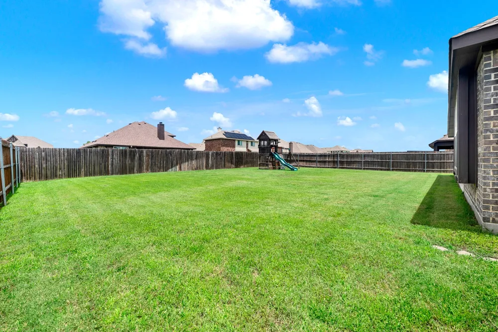 6300 Sudbury Lane Mesquite, TX 75181