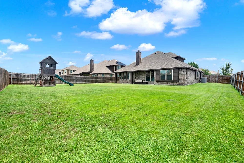 6300 Sudbury Lane Mesquite, TX 75181