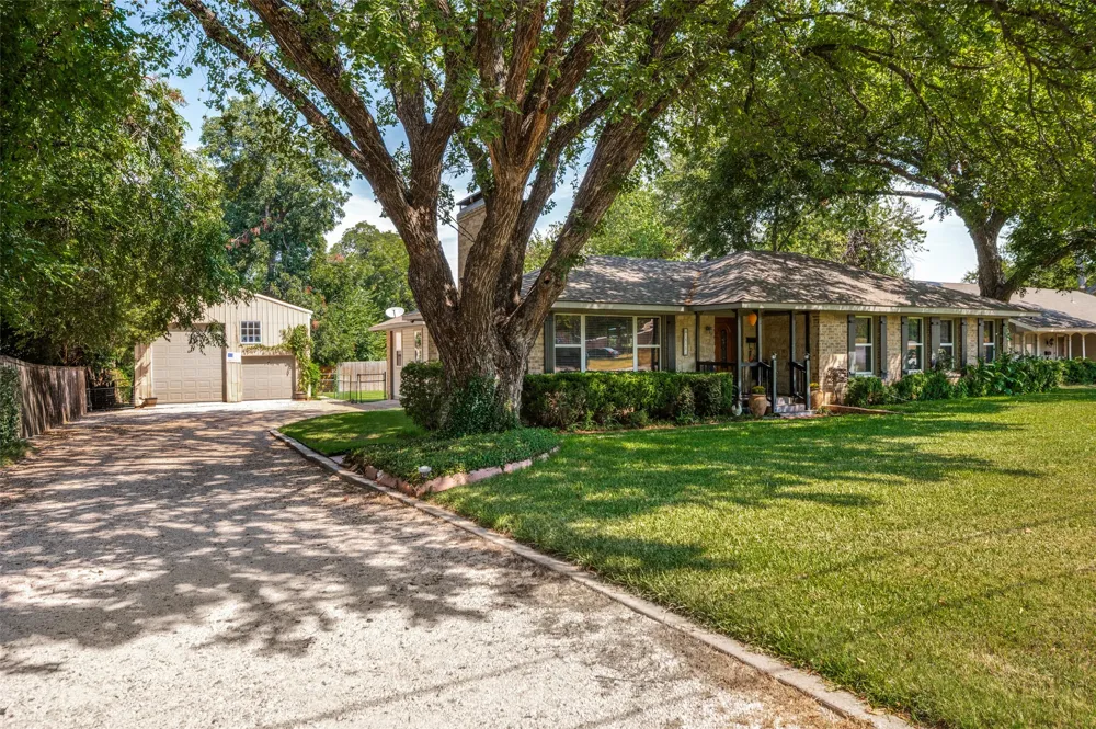 1515 Francis Street Carrollton, TX 75006