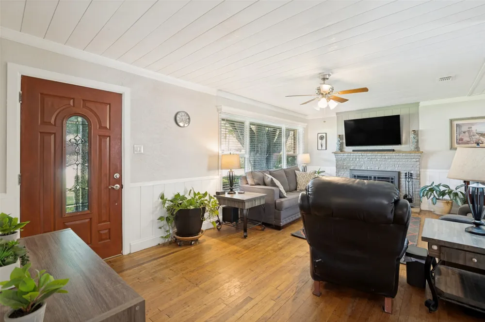 1515 Francis Street Carrollton, TX 75006