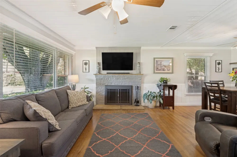 1515 Francis Street Carrollton, TX 75006