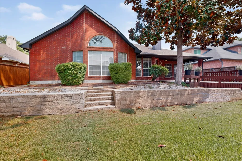 605 Oak Hollow Lane Flower Mound, TX 75028