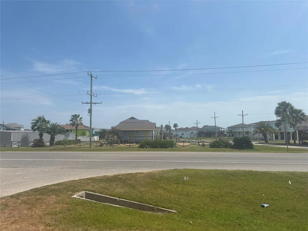 998 Ramada Boulevard Crystal Beach, TX 77650