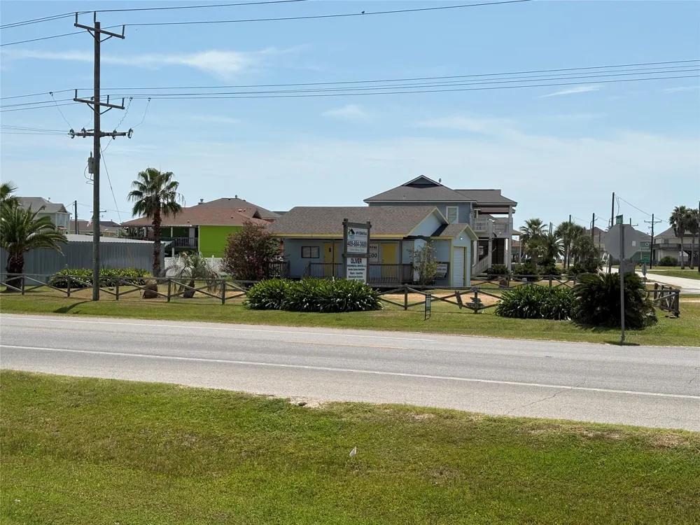 998 Ramada Boulevard Crystal Beach, TX 77650
