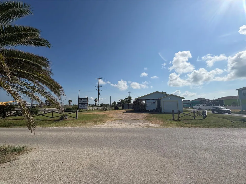 998 Ramada Boulevard Crystal Beach, TX 77650