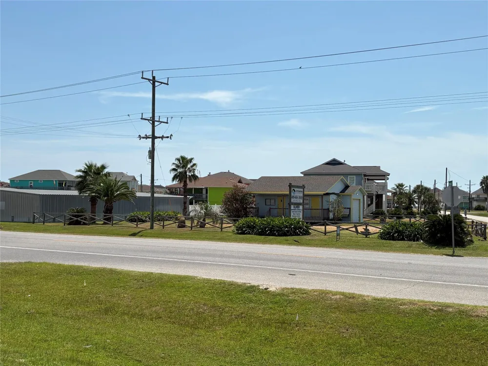 998 Ramada Boulevard Crystal Beach, TX 77650