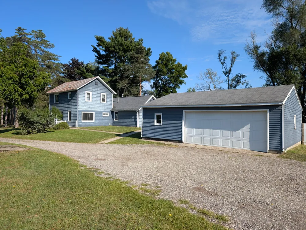 4279 20th Street Dorr, MI 49323