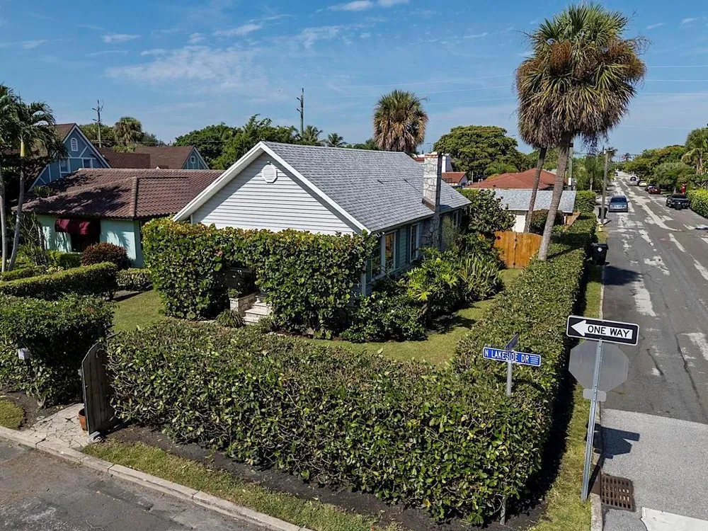 629 Lakeside Drive 