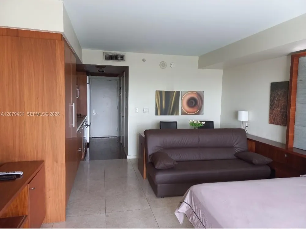 50 Biscayne Blvd #707 Miami, FL 33132