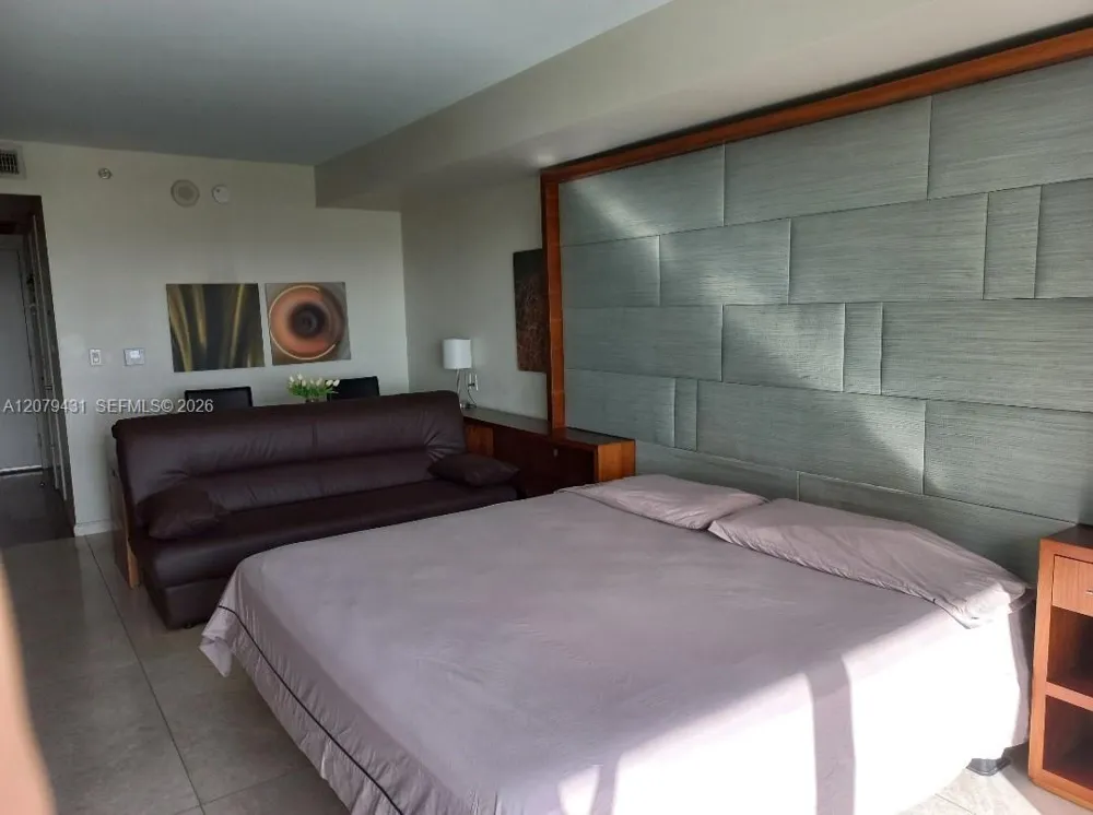 50 Biscayne Blvd #707 Miami, FL 33132