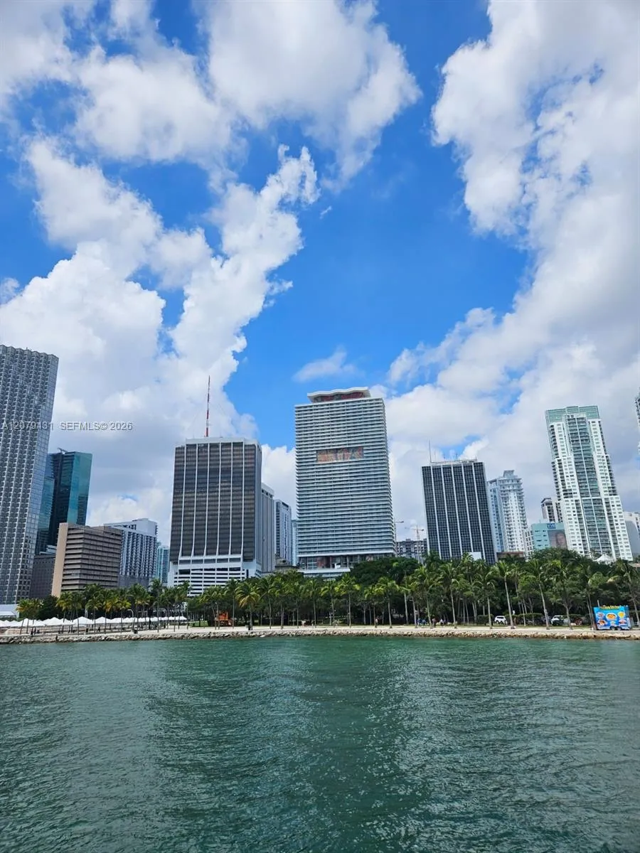 50 Biscayne Blvd #707 Miami, FL 33132