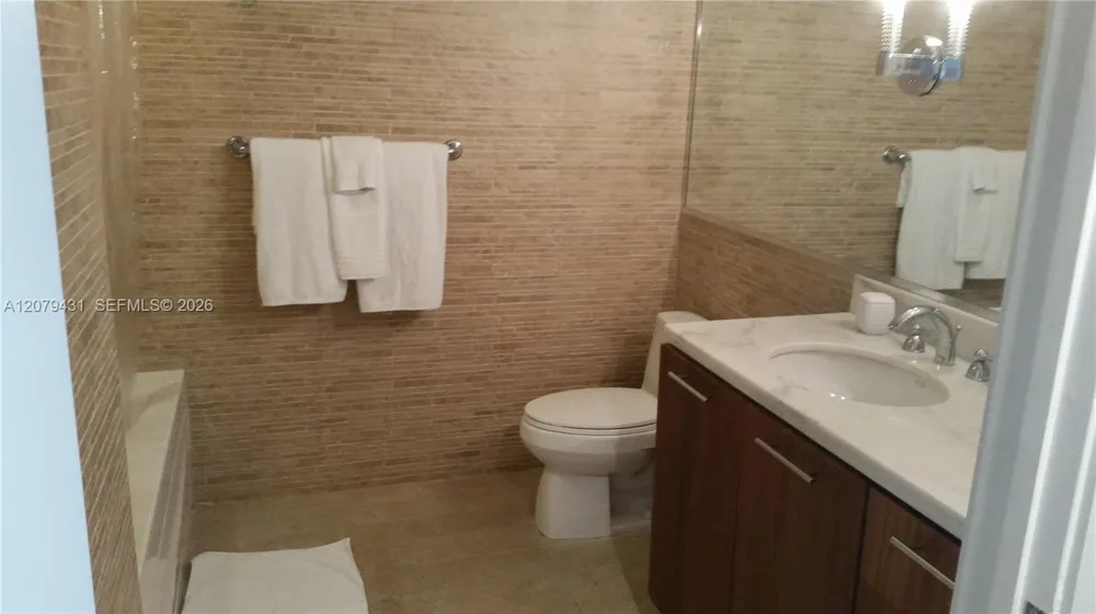 50 Biscayne Blvd #707 Miami, FL 33132