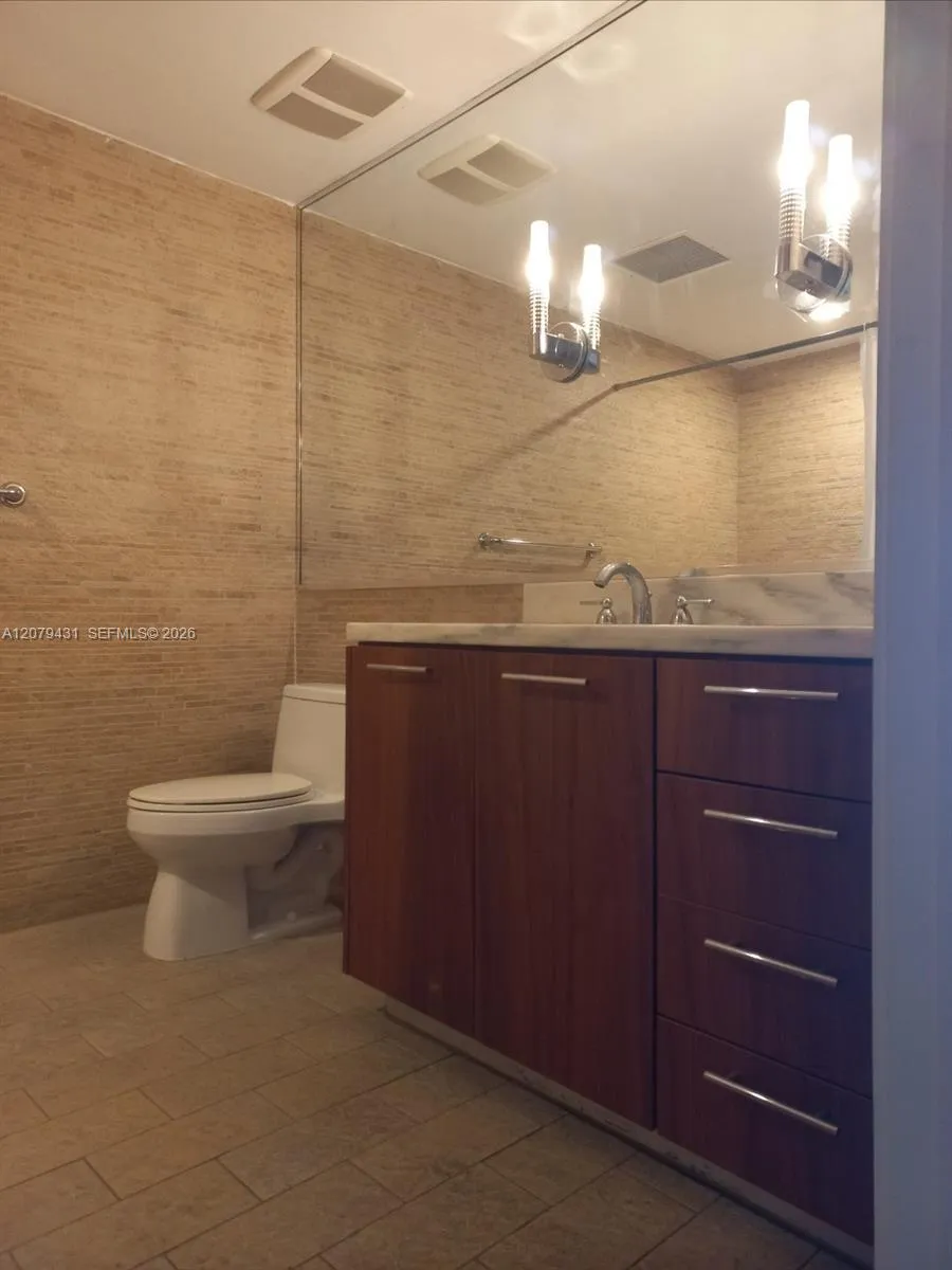50 Biscayne Blvd #707 Miami, FL 33132