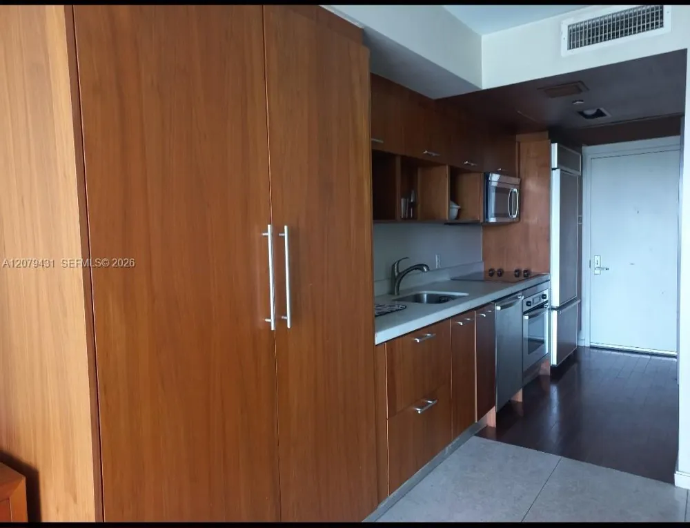 50 Biscayne Blvd #707 Miami, FL 33132