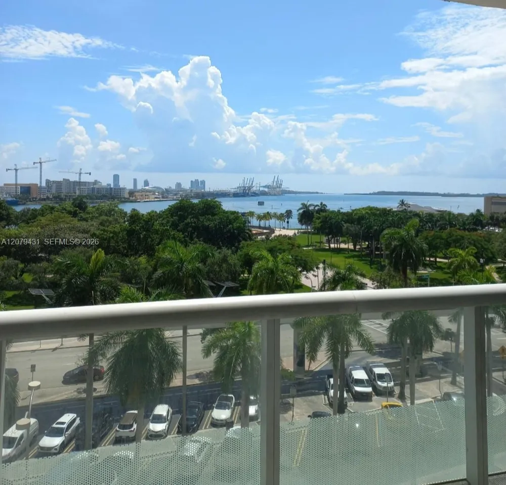 50 Biscayne Blvd #707 Miami, FL 33132