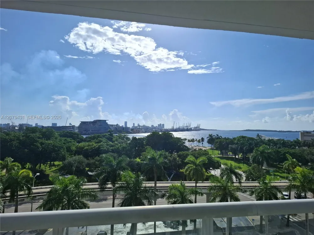50 Biscayne Blvd #707 Miami, FL 33132