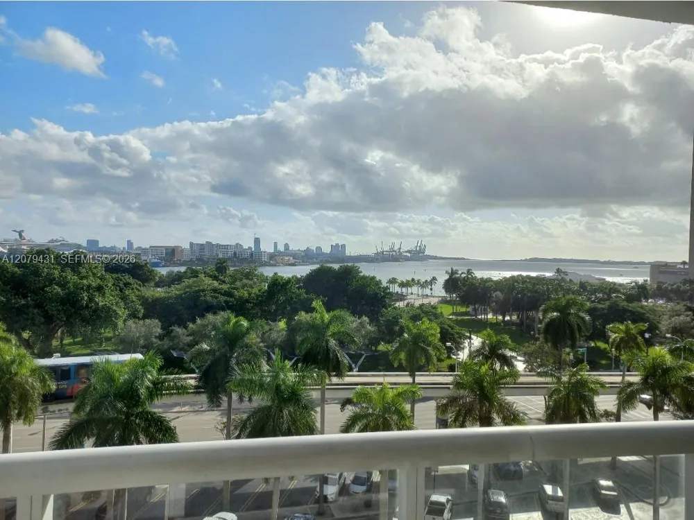 50 Biscayne Blvd #707 Miami, FL 33132