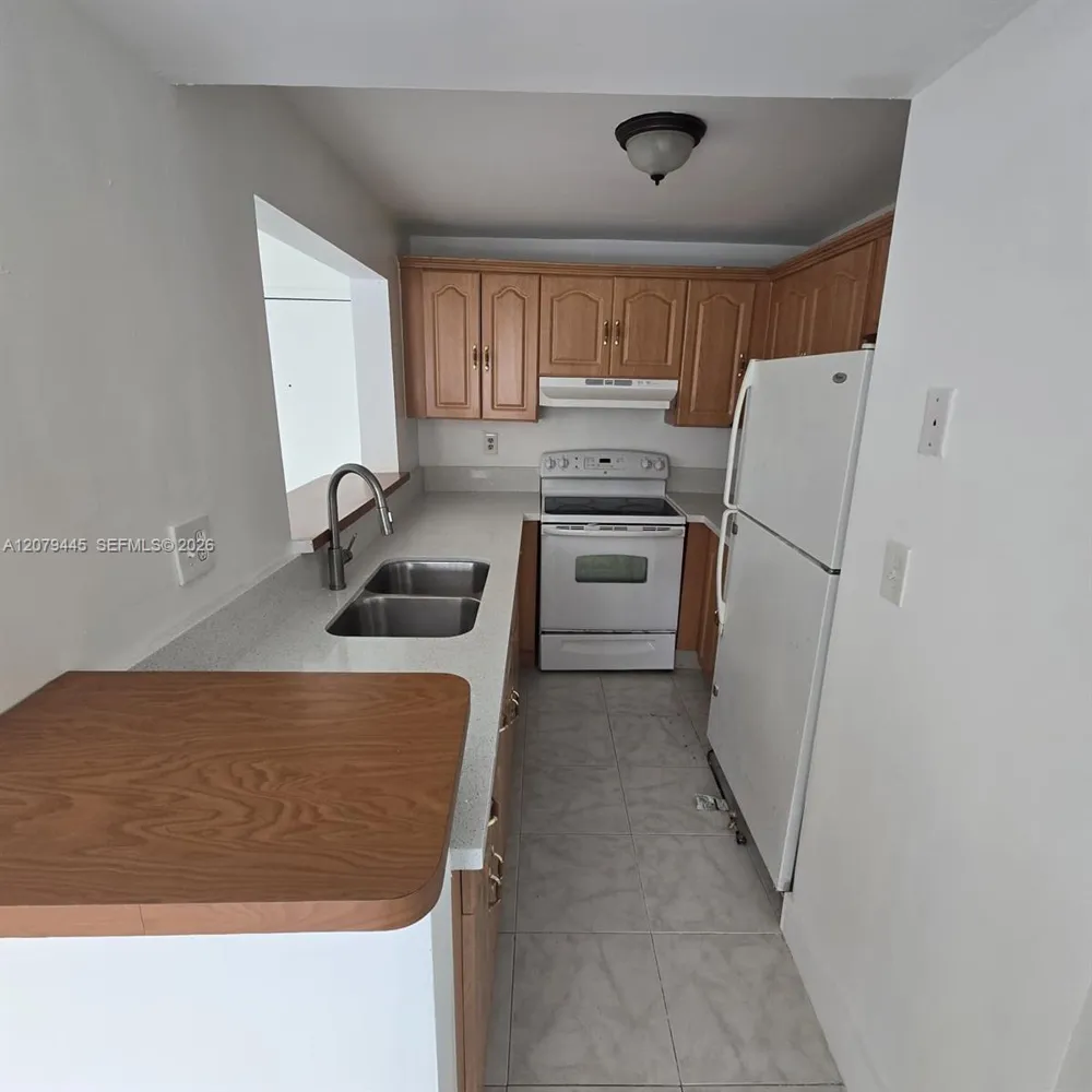 9678 Fontainebleau Blvd #111 Miami, FL 33172