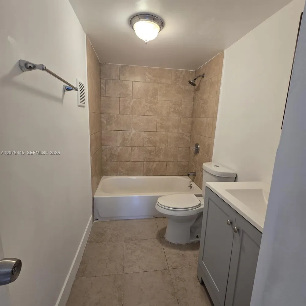 9678 Fontainebleau Blvd #111 Miami, FL 33172