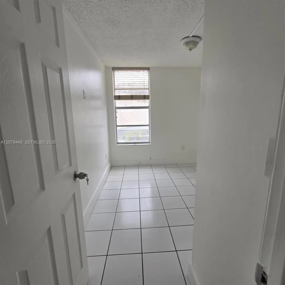 9678 Fontainebleau Blvd #111 Miami, FL 33172