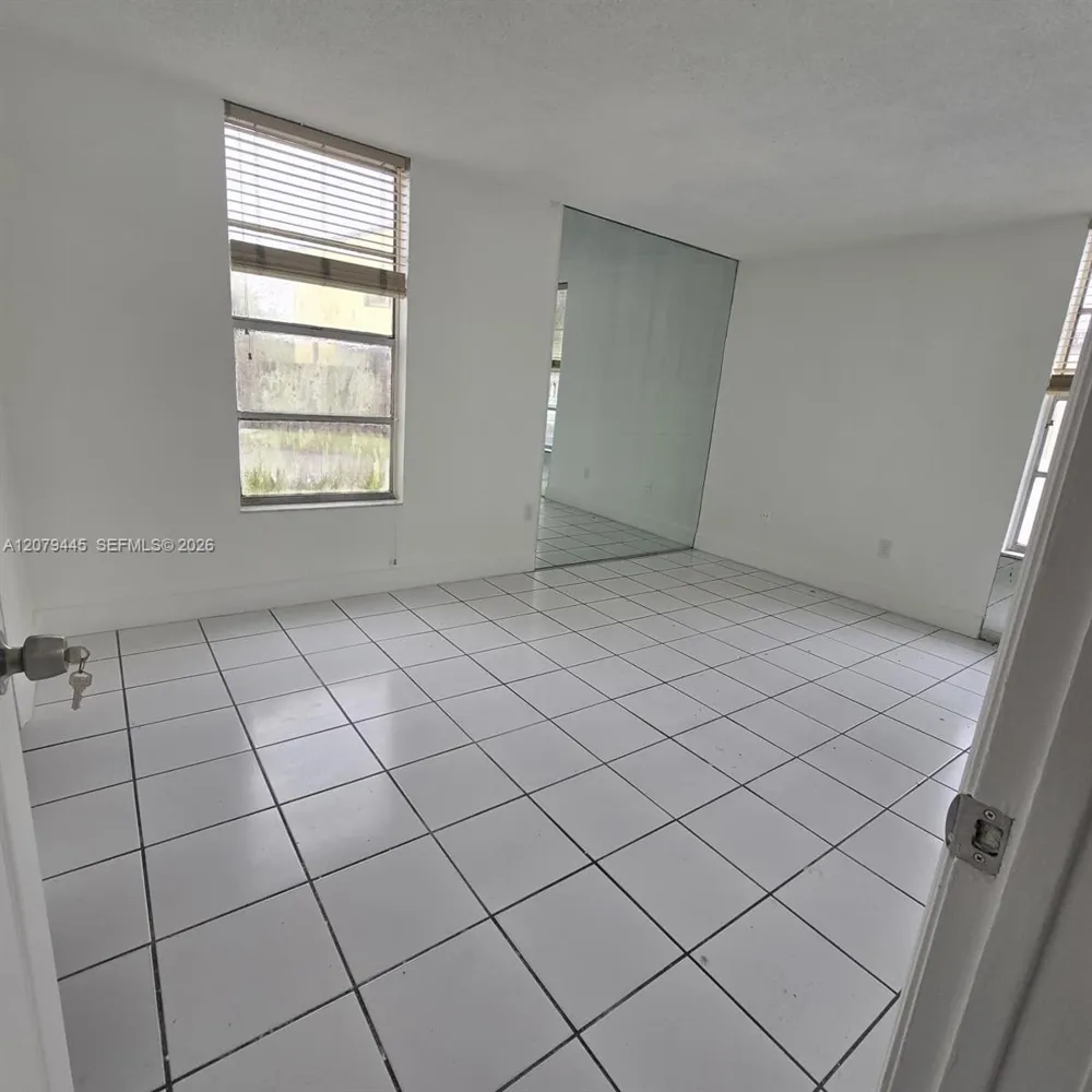 9678 Fontainebleau Blvd #111 Miami, FL 33172