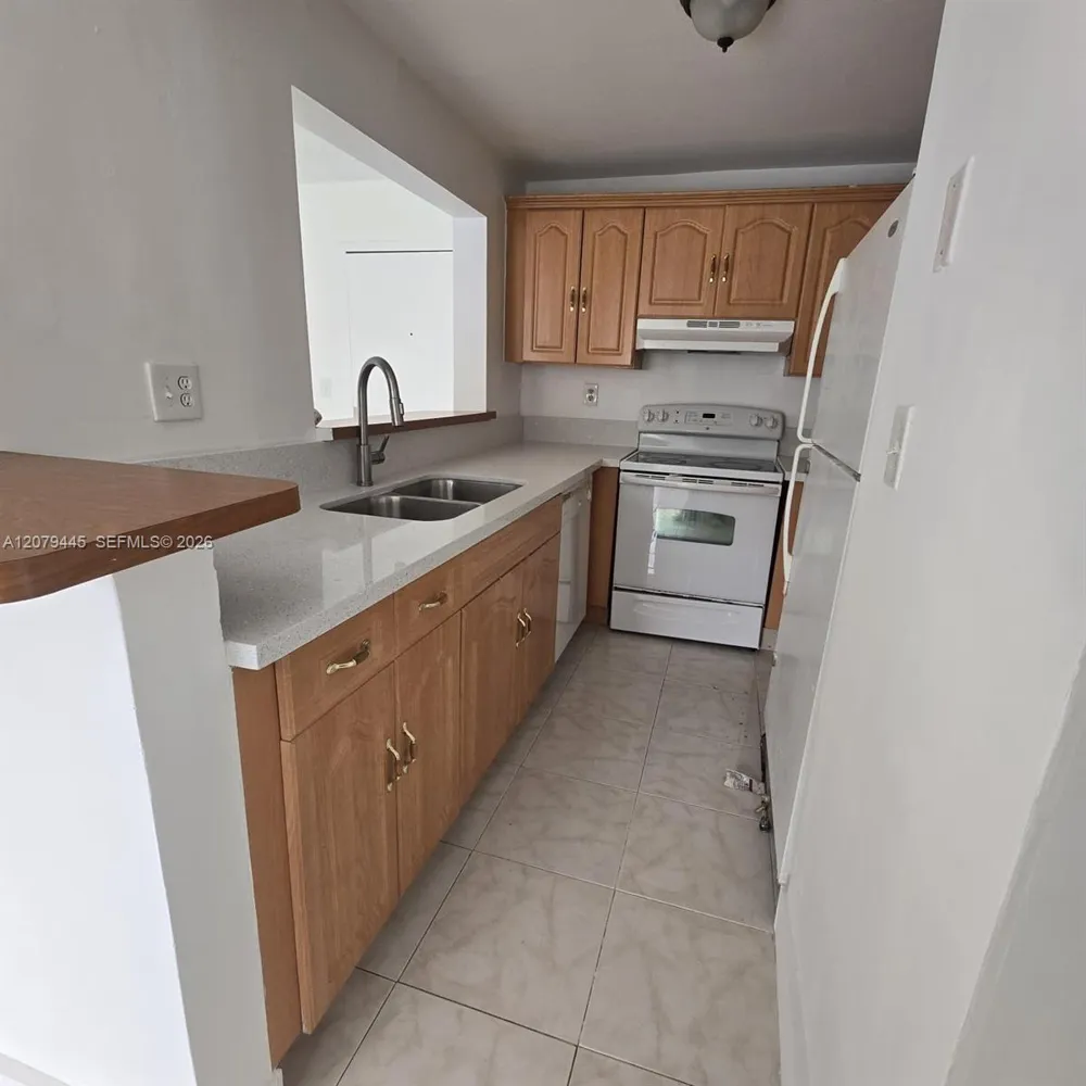 9678 Fontainebleau Blvd #111 Miami, FL 33172