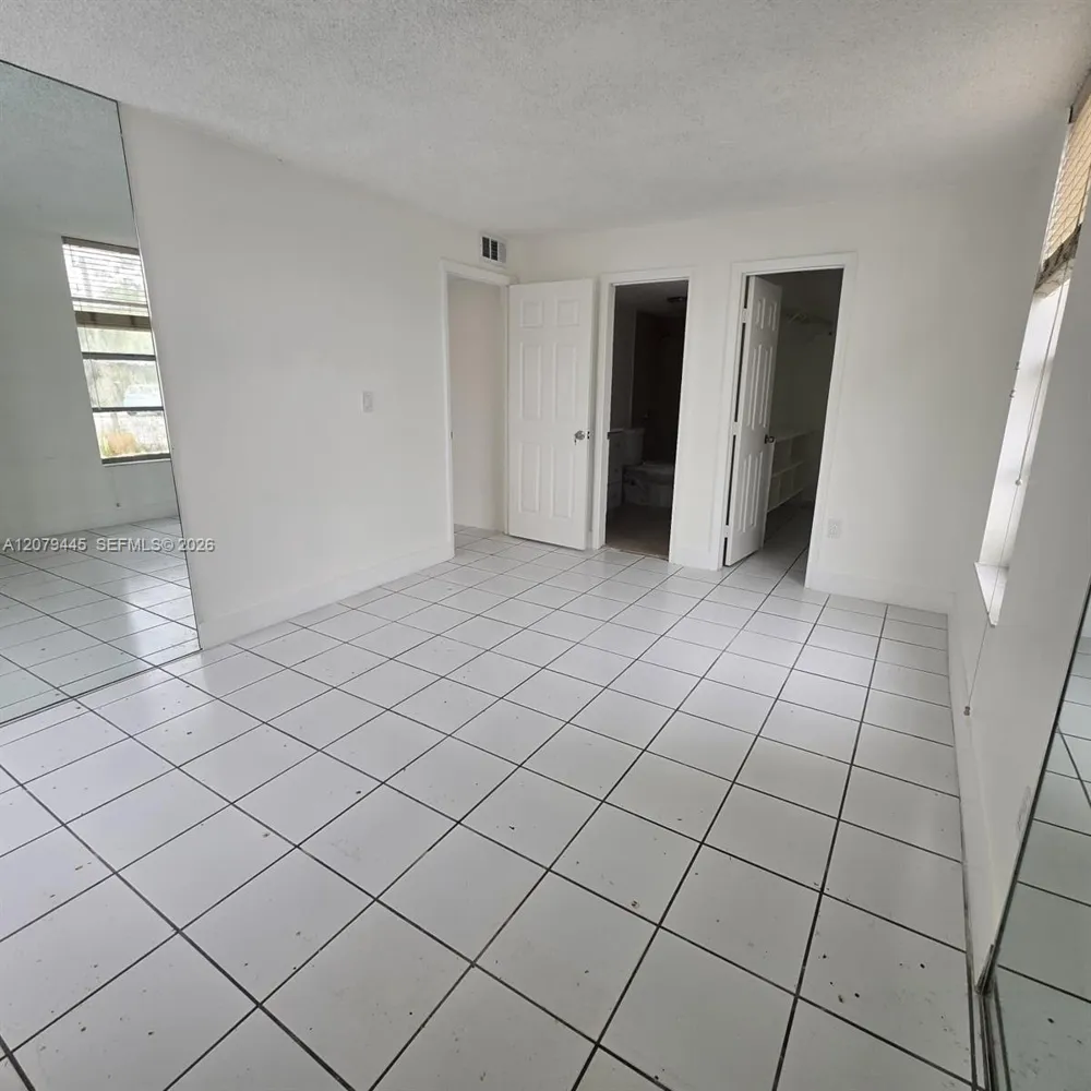9678 Fontainebleau Blvd #111 Miami, FL 33172