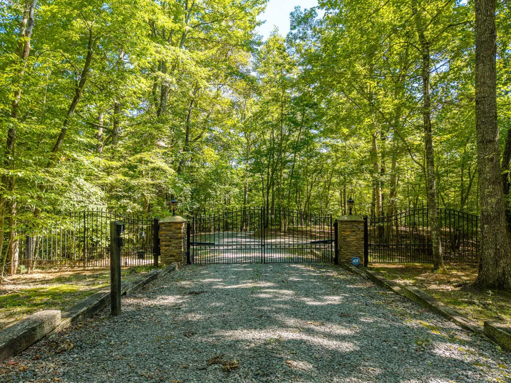 505 Old Salem Road Mineral Bluff, GA 30559