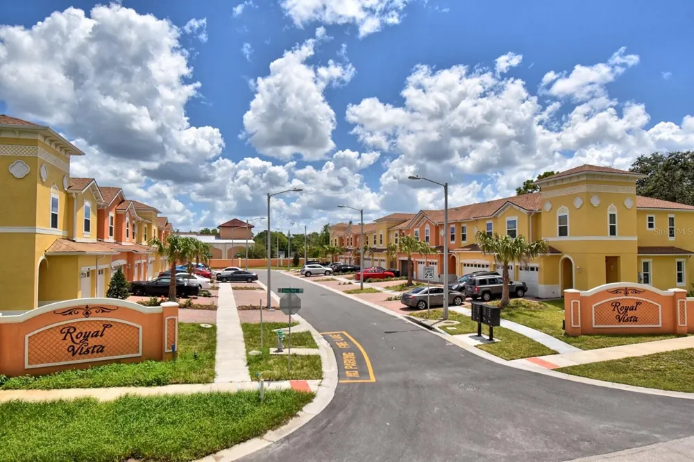 2060 ROYAL VISTA COURT Orlando, FL 32817
