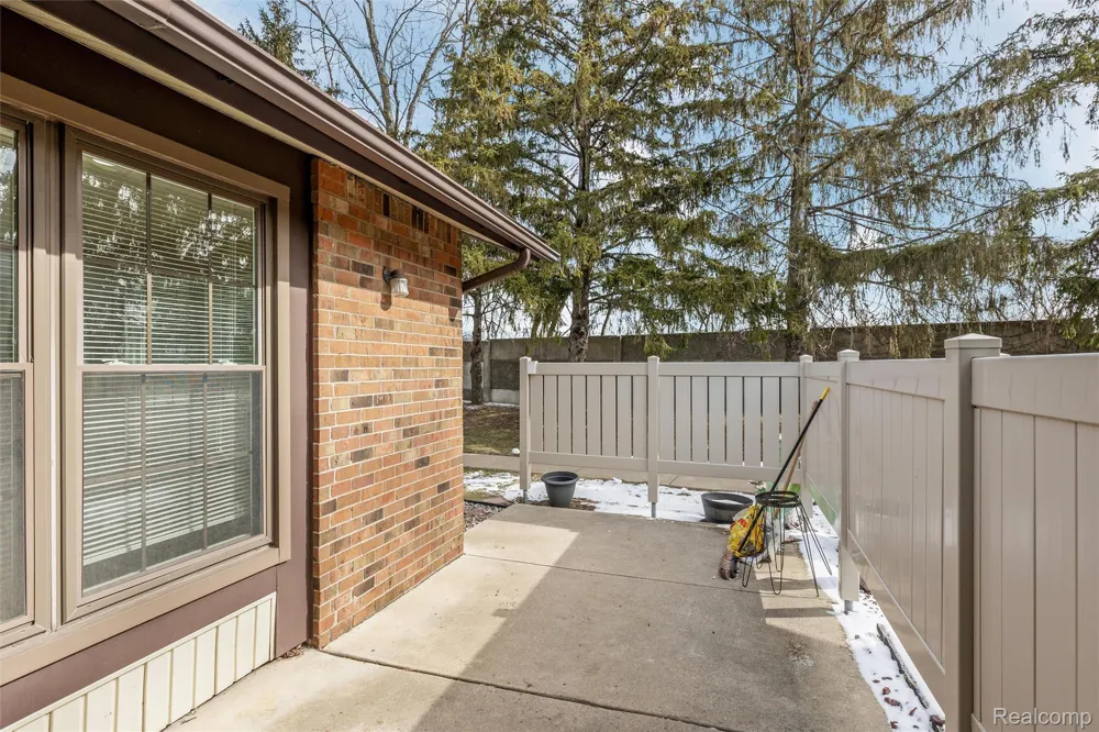 40526 Newport Drive Plymouth Charter Township, MI 48170