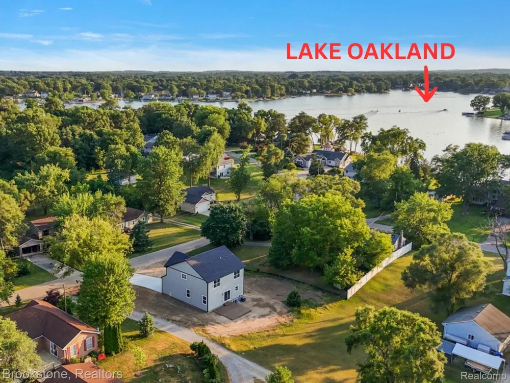 3080 W Newberry Road Waterford Charter Township, MI 48329