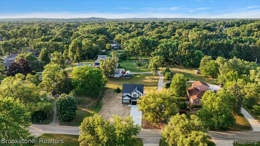 3080 W Newberry Road Waterford Charter Township, MI 48329