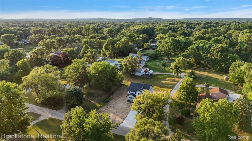 3080 W Newberry Road Waterford Charter Township, MI 48329