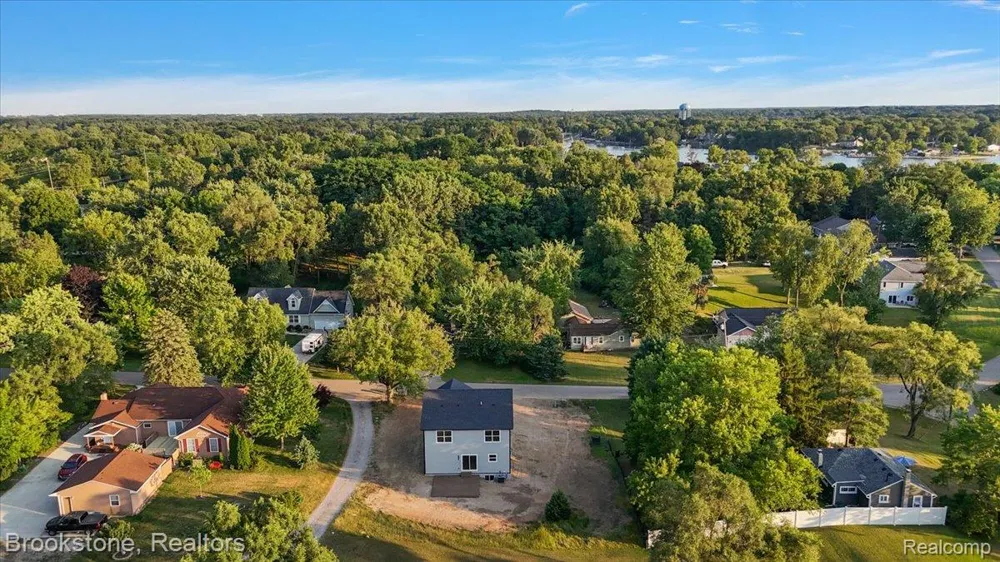 3080 W Newberry Road Waterford Charter Township, MI 48329