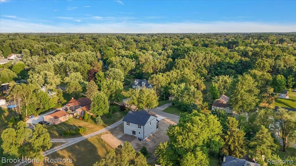 3080 W Newberry Road Waterford Charter Township, MI 48329