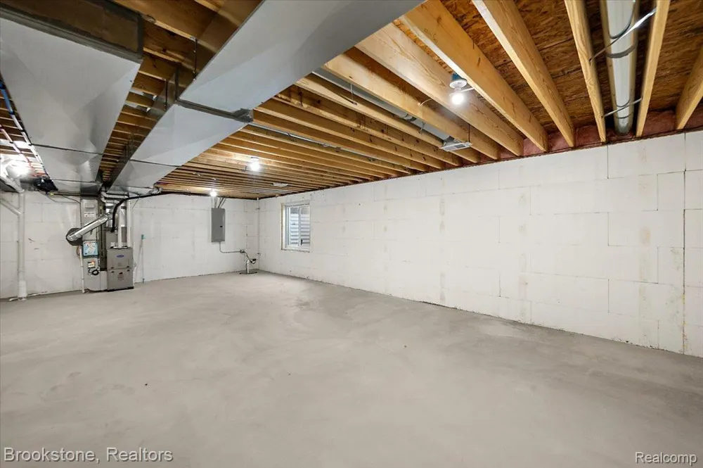 3080 W Newberry Road Waterford Charter Township, MI 48329