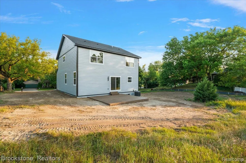3080 W Newberry Road Waterford Charter Township, MI 48329