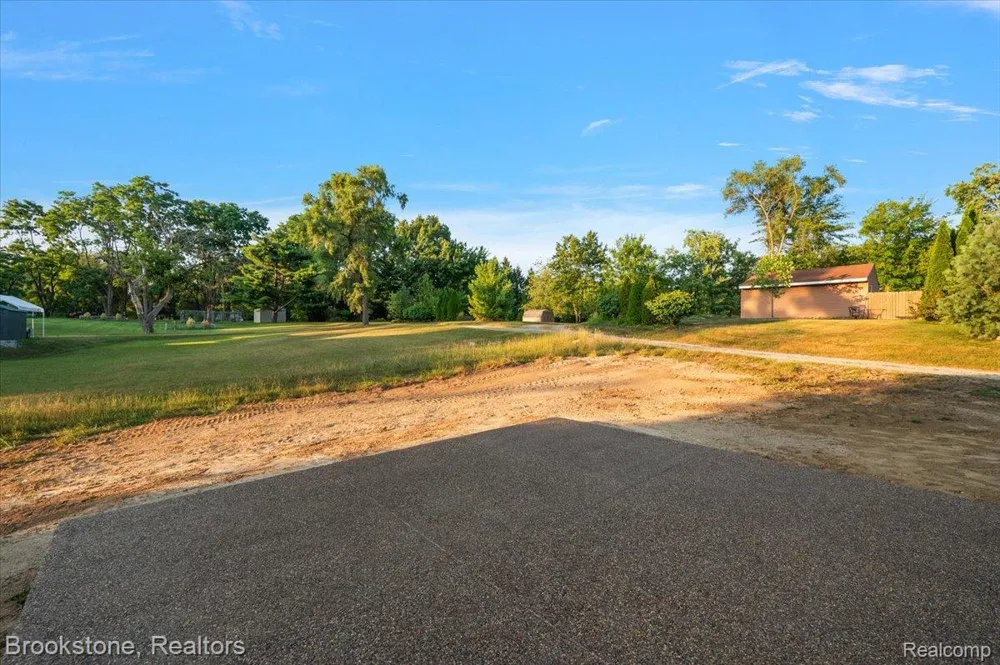 3080 W Newberry Road Waterford Charter Township, MI 48329