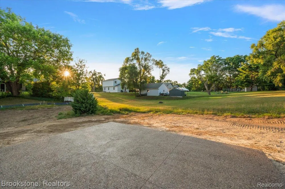 3080 W Newberry Road Waterford Charter Township, MI 48329
