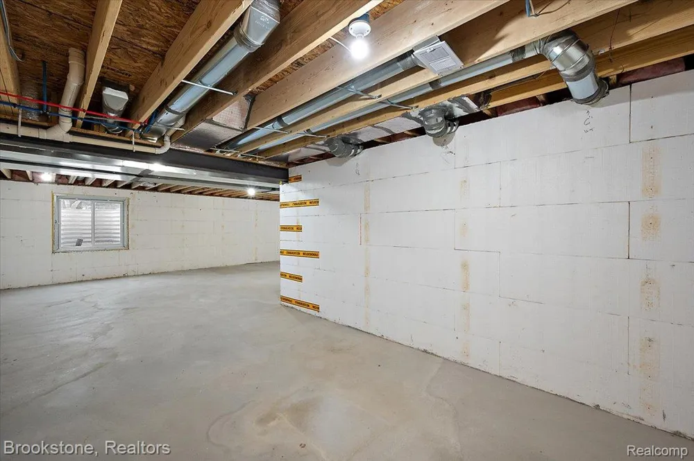 3080 W Newberry Road Waterford Charter Township, MI 48329