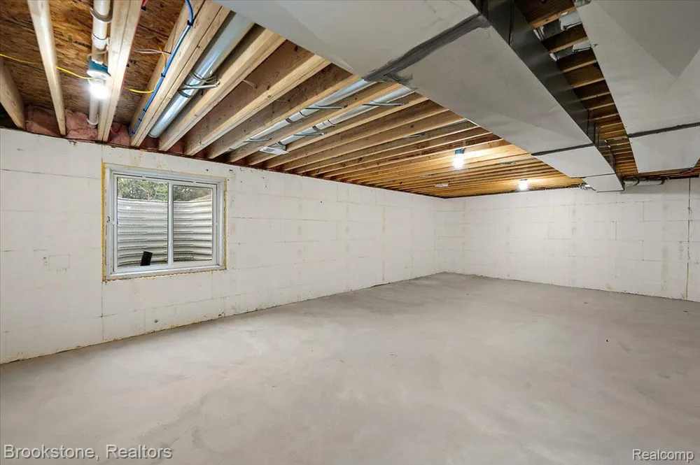 3080 W Newberry Road Waterford Charter Township, MI 48329