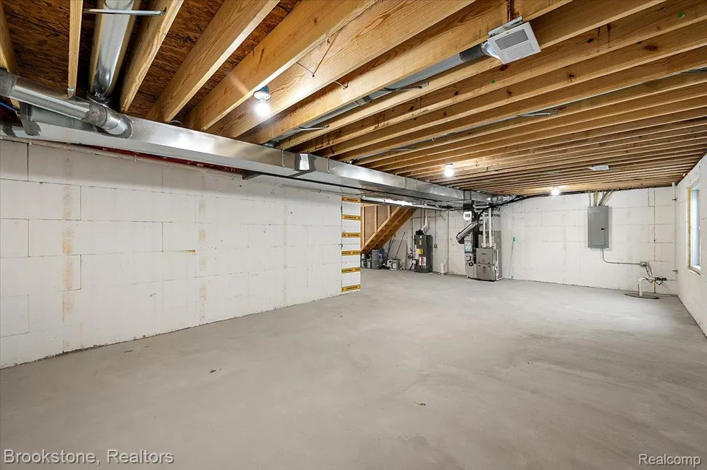 3080 W Newberry Road Waterford Charter Township, MI 48329
