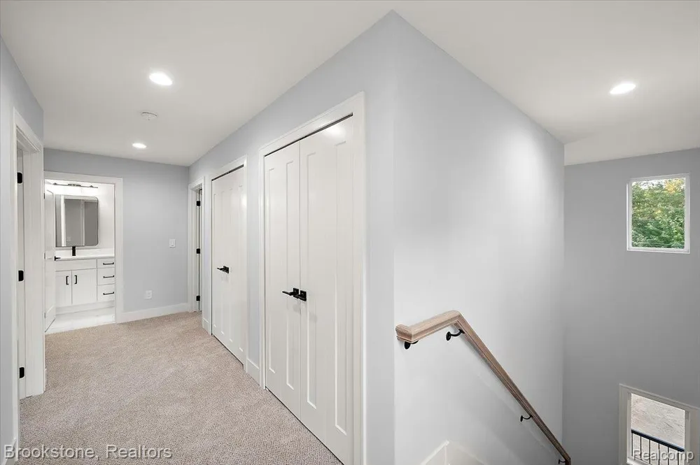 3080 W Newberry Road Waterford Charter Township, MI 48329